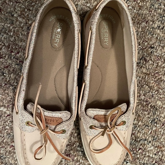 Woman sperry - Picture 3 of 4